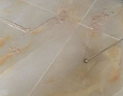 红岗瓷砖空鼓维修公司分享粘合剂选择不当在瓷砖铺贴过程中可能导致以下问题