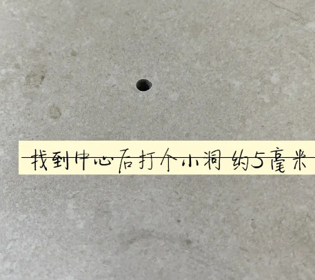 红岗瓷砖空鼓维修公司专业解答在瓷砖铺贴过程中，如果砂料搅拌不均匀，将会带来以下问题