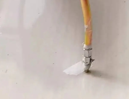 红岗瓷砖空鼓维修公司专业解答在瓷砖铺贴过程中，如果使用的砂料过粗（如全部使用了粗砂），可能会导致以下问题